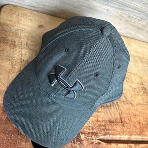 Under Armour Dark Gray Hat adult sz L/XL preworn ball cap